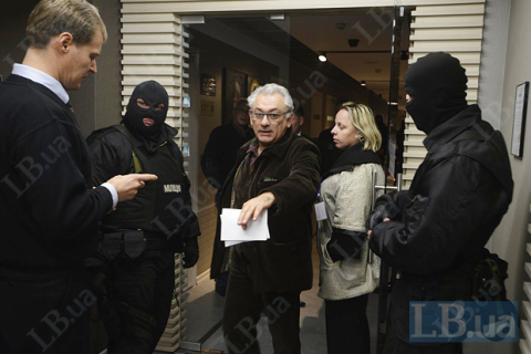 У Києві люди в масках захопили компанію «Кінотур»
