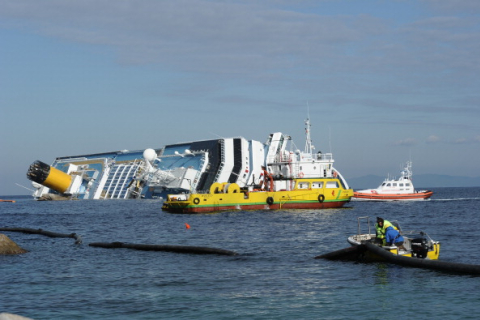 Пошукові роботи загиблих на Costa Concordia припинені через переміщення лайнера