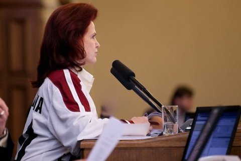 Голова парламенту Латвії прийшла на засідання у хокейній формі