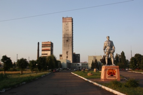 Янукович терміново вилетів у Луганську область