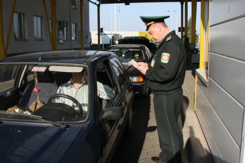 На українсько-російському кордоні черга з 200 вантажівок