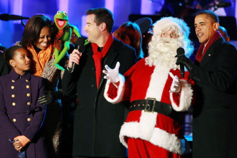 В Вашингтоне Обама и его семья зажгли национальную рождественскую ёлку