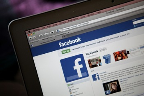Facebook упростила правила размещения рекламы в своей сети