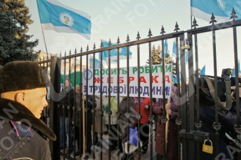 Біля Верховної Ради протестують проти обмеження соціальних пільг