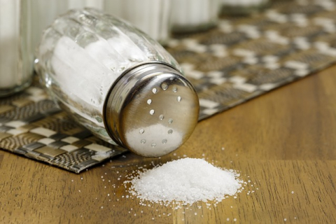 Між надмірним споживанням солі та захворюваннями мозку є зв'язок,  — дослідження