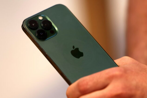 Бразилія вимагає від Apple призупинити продаж iPhone без зарядного пристрою