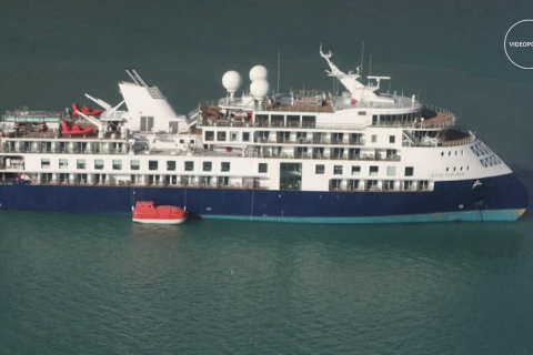 Круїзне судно з 206 пасажирами сіло на мілину в Гренландії 