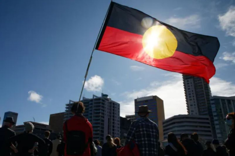 Тысячи людей в Австралии вышли в поддержку закона о коренном населении