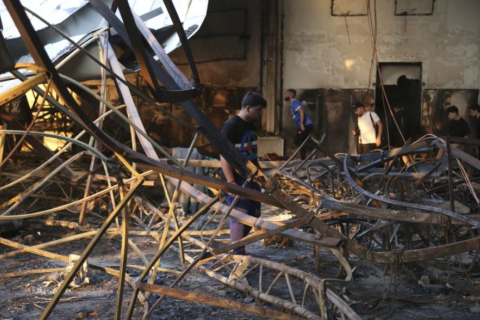 В пожаре на свадьбе в Ираке, где погибло почти 100 человек, обвиняют легковоспламеняющиеся панели
