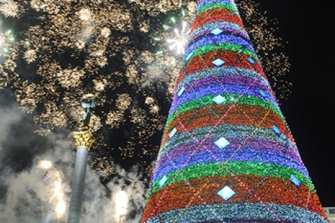 В Киеве начнут устанавливать новогоднюю ёлку