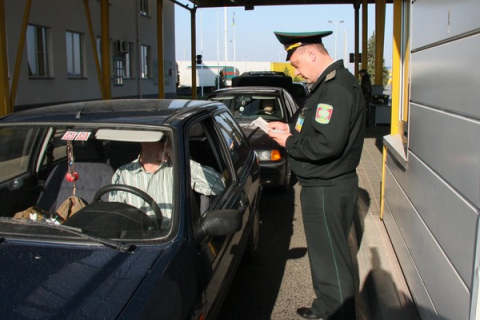 На украинско-российской границе продолжается затор грузовиков