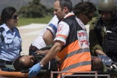 По официальным данным, более 10 человек убиты, десятки получили ранения, по меньшей мере, 6 израильских солдат были ранены 