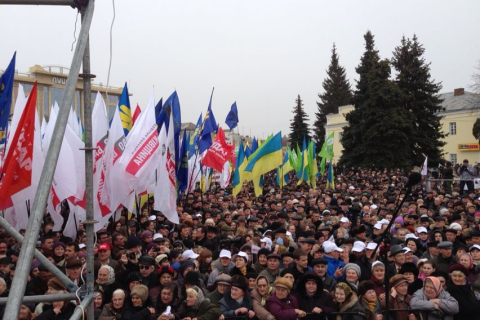 В Луцке начался многотысячный марш оппозиции