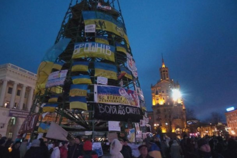 Ёлку Майдана могут украсить сердцами