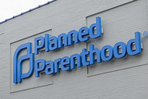 Байден отменил запрет Трампа на выделение федеральных средств клиникам, делающим аборты