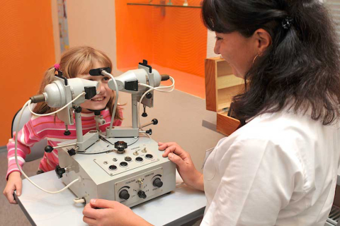 Как предотвратить проблемы со зрением у ребёнка?