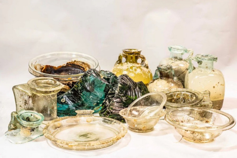 В Средиземном море нашли римскую стеклянную посуду 1-го или начала 2-го века нашей эры