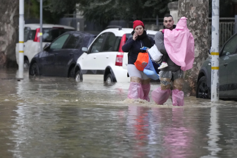 Количество погибших в Европе от шторма "Киаран" возросло до 14 человек (ВИДЕО)