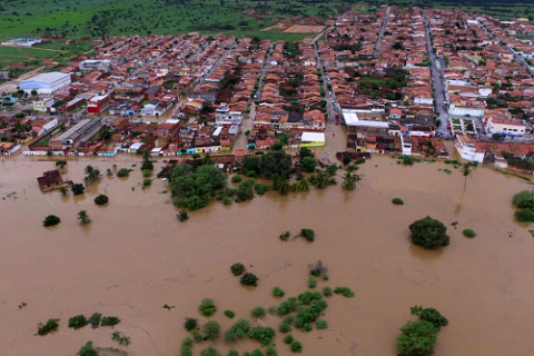 В Бразилии из-за проливных дождей эвакуировано около шести тысяч человек (ВИДЕО)