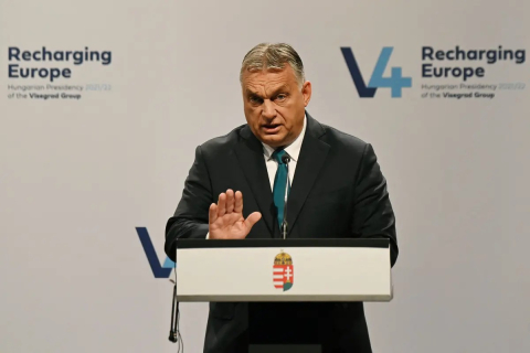 С Украиной нужно сначала подписать соглашение о стратегическом партнерстве, заявил Орбан