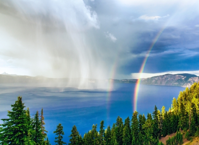 Ливень и двойная радуга на озере Крейтер, штат Орегон. Фото: Duke Miller/outdoorphotographer.com