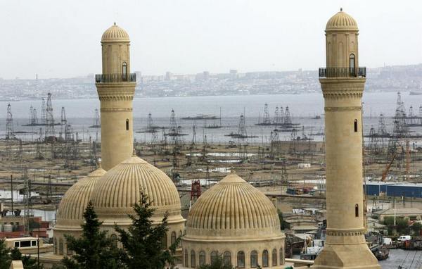 Нафтові свердловини в околицях Баку. Фото: MLADEN ANTONOV/AFP/Getty Images